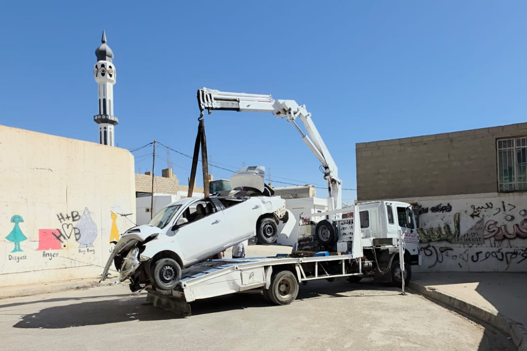 سقوط سيارة