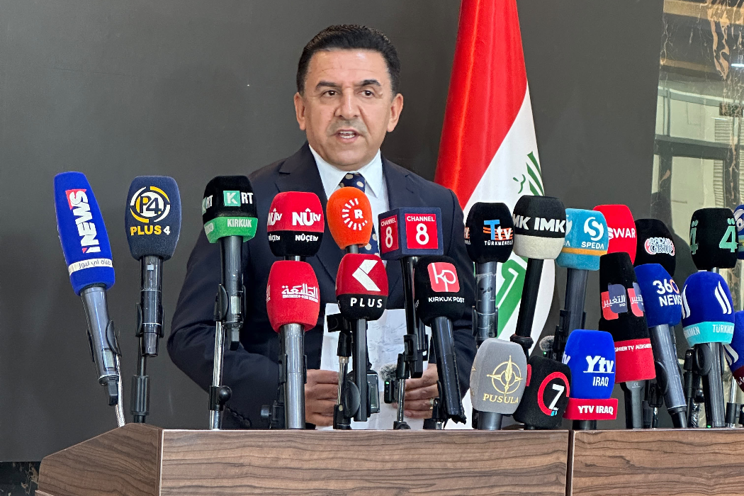 نشأت
